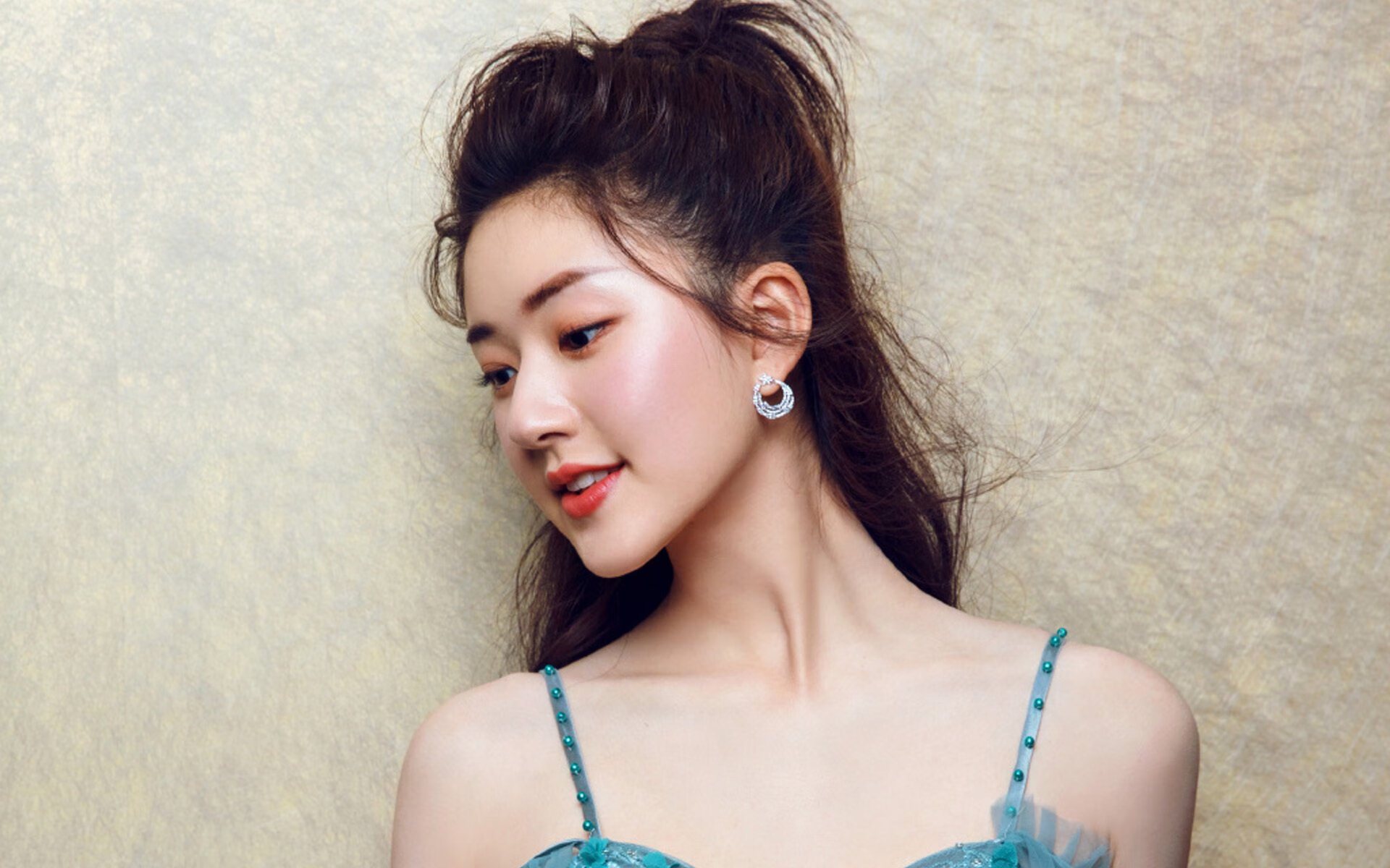 爱游戏体育app-荷兰跳水老将稳定发挥引关注，荷兰选手被绊倒